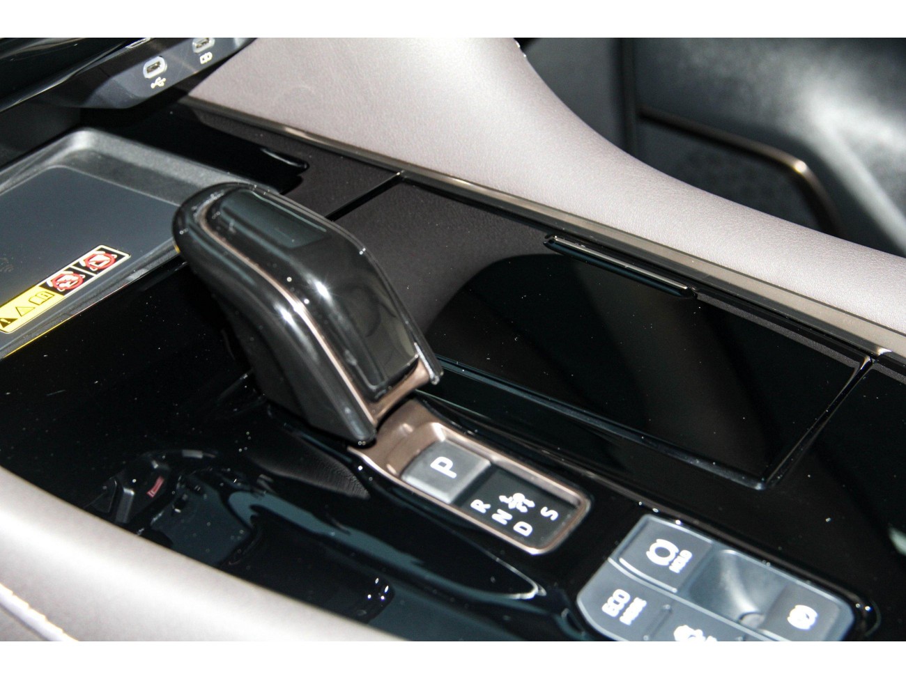 Toyota Vellfire 2024