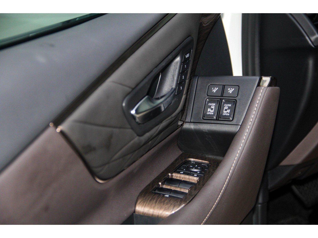 Toyota Vellfire 2024