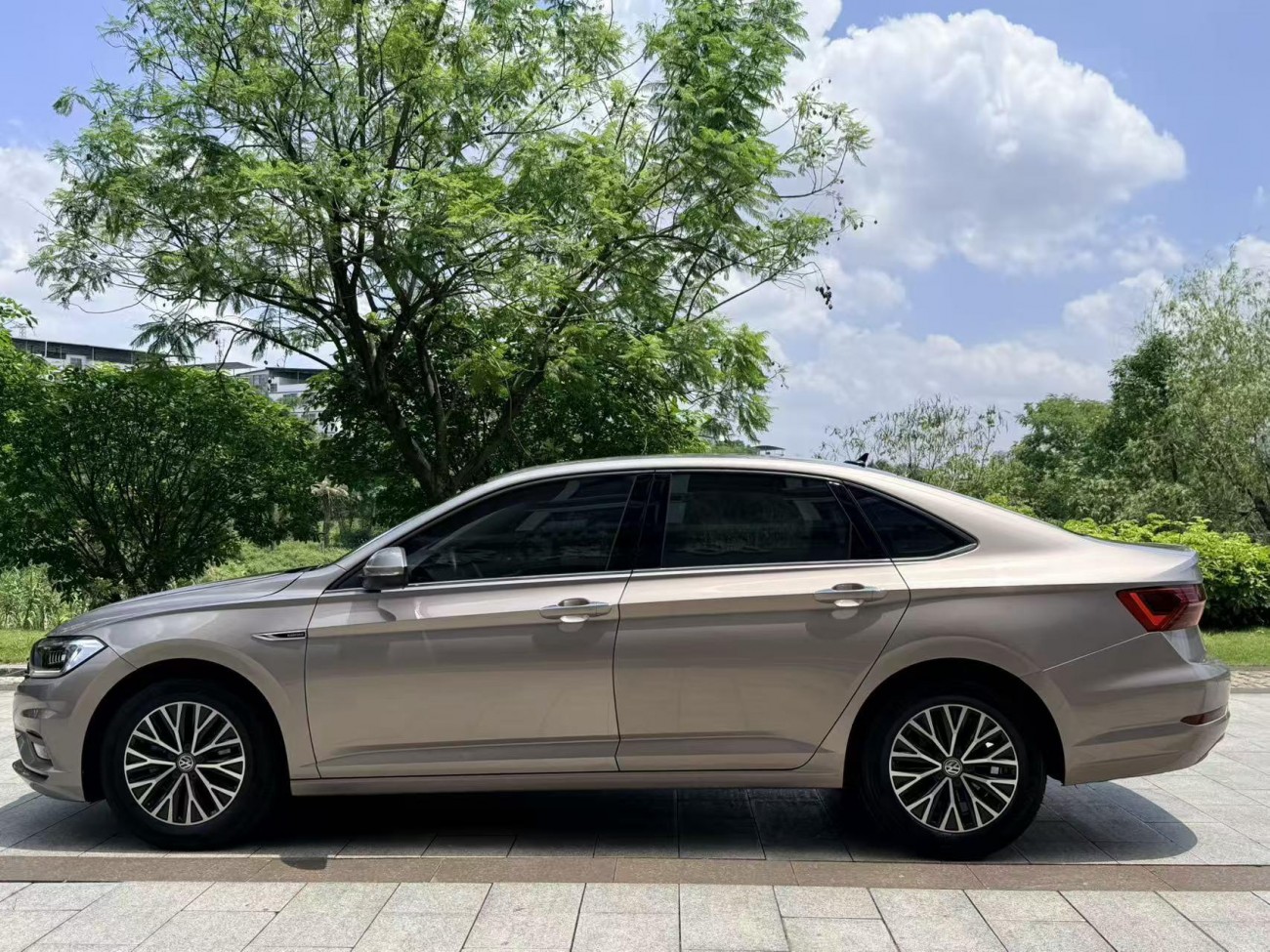 Volkswagen Sagitar 2020