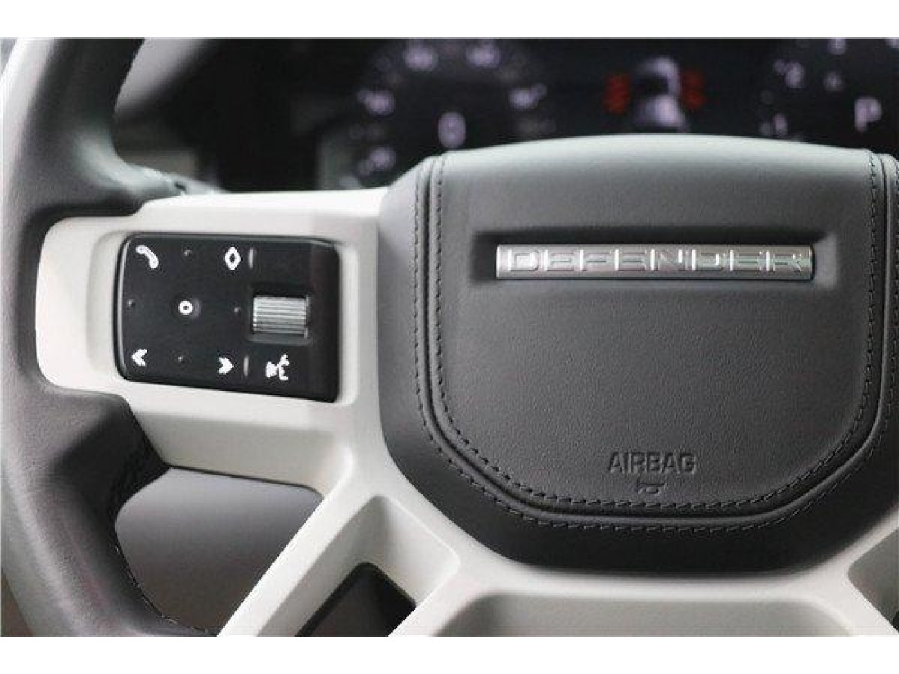 Land Rover Defender 2023