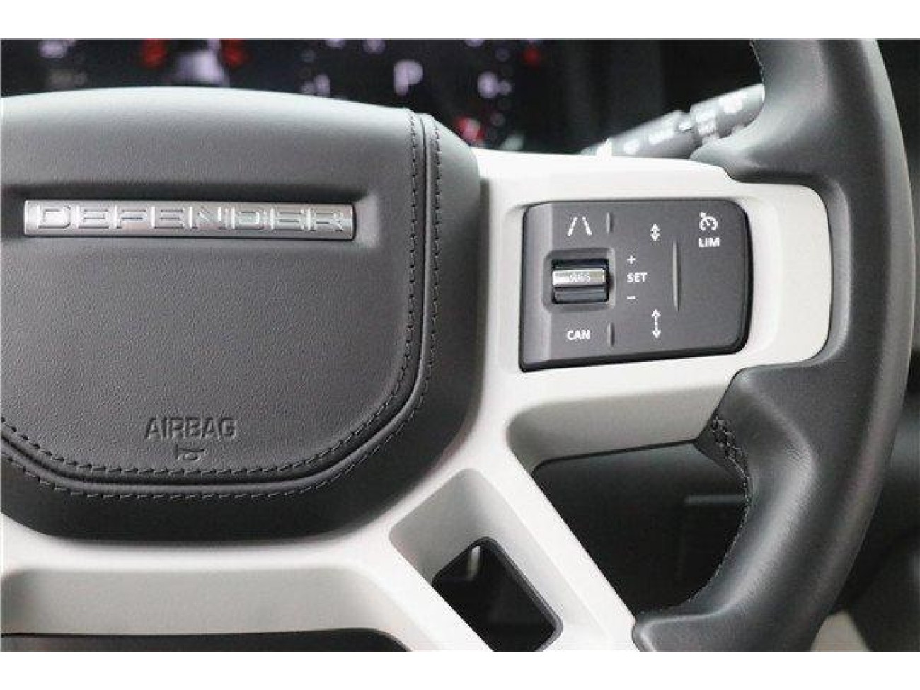 Land Rover Defender 2023