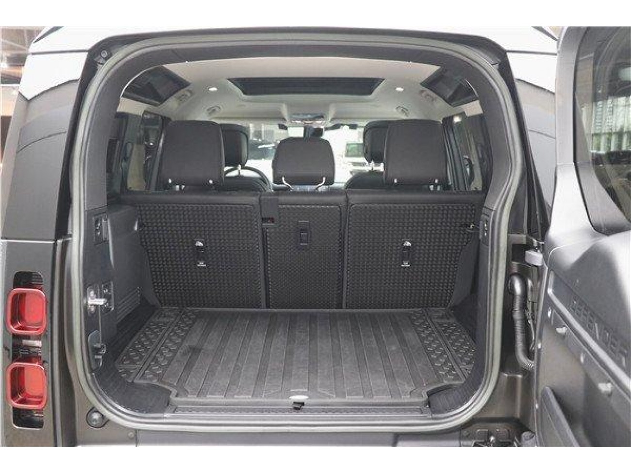 Land Rover Defender 2023