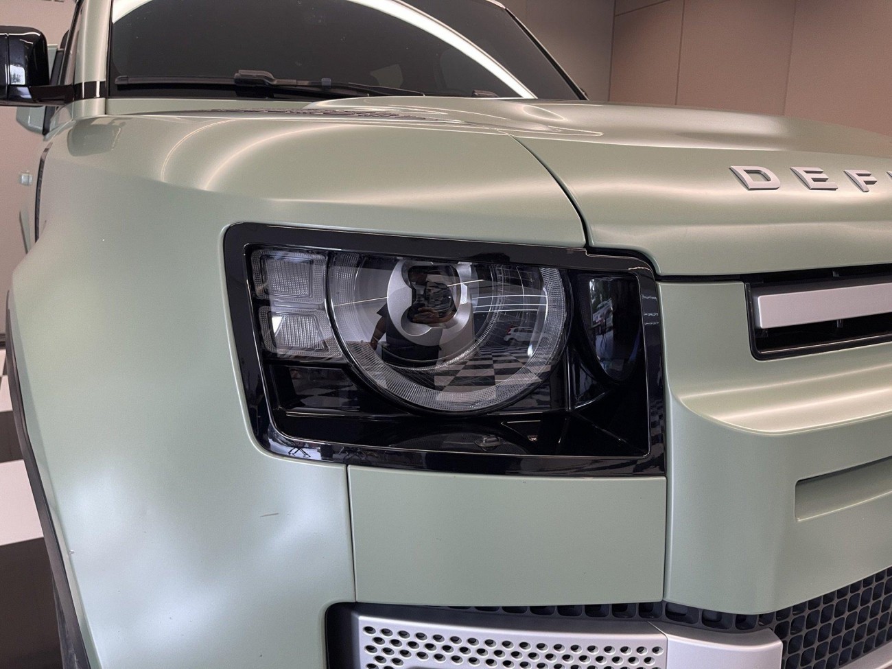 Land Rover Defender 2023