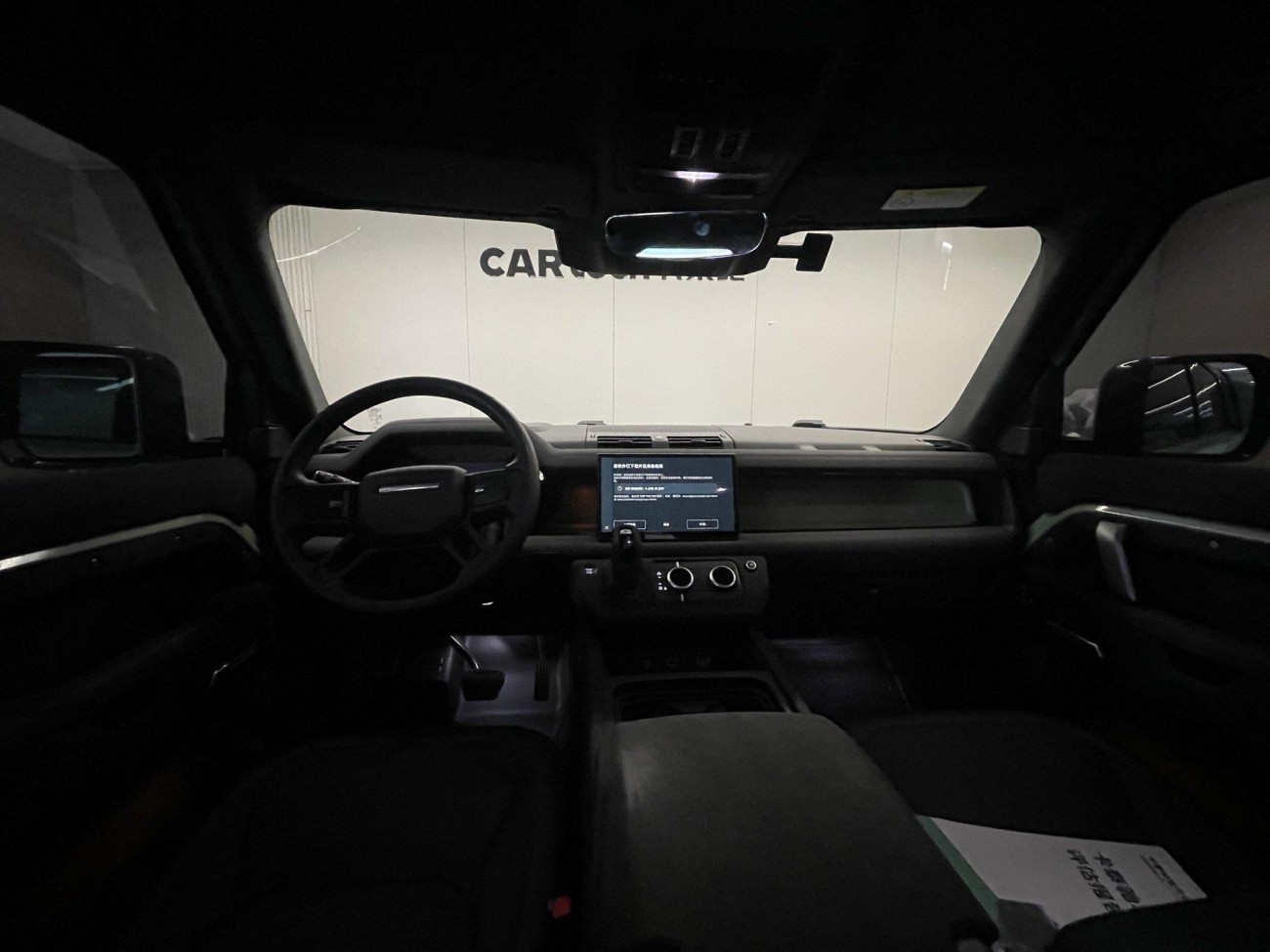 Land Rover Defender 2023
