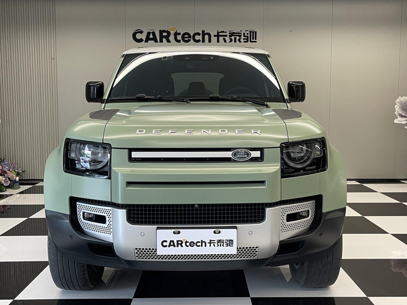 Land Rover Defender 2023