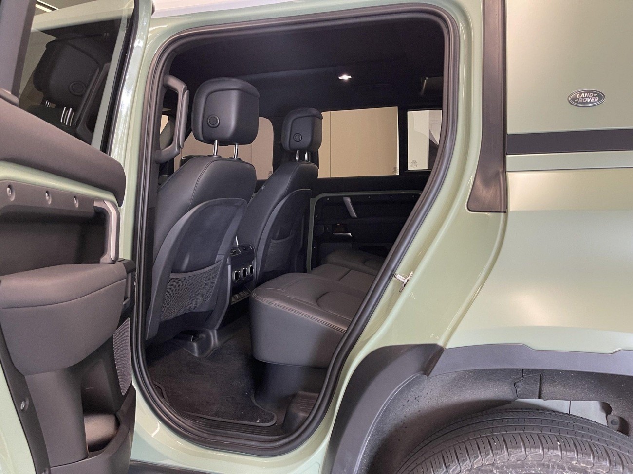 Land Rover Defender 2023