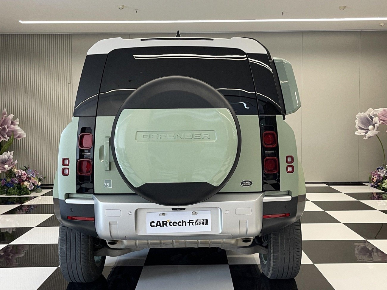 Land Rover Defender 2023