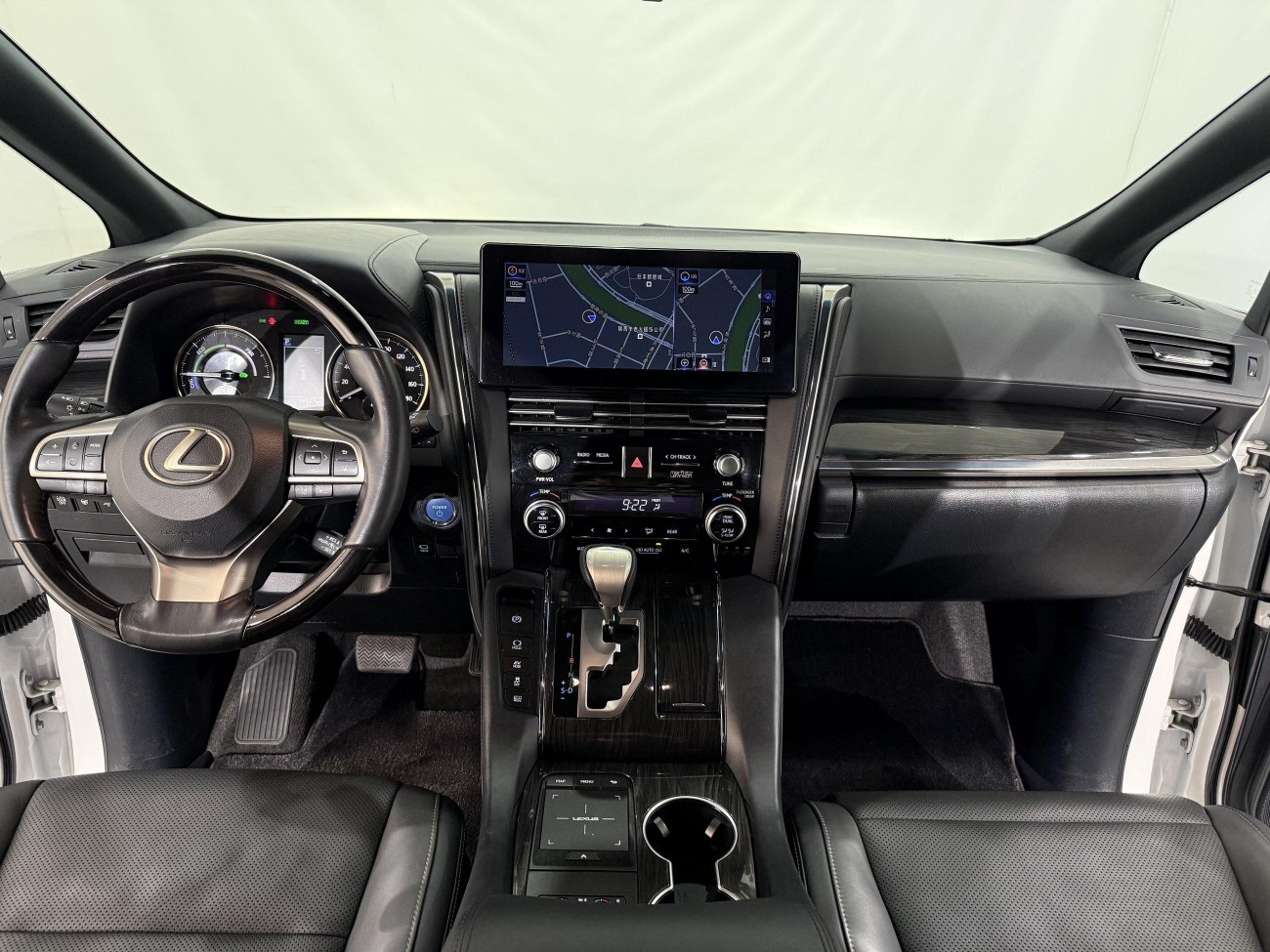 Lexus LM 300h 2020
