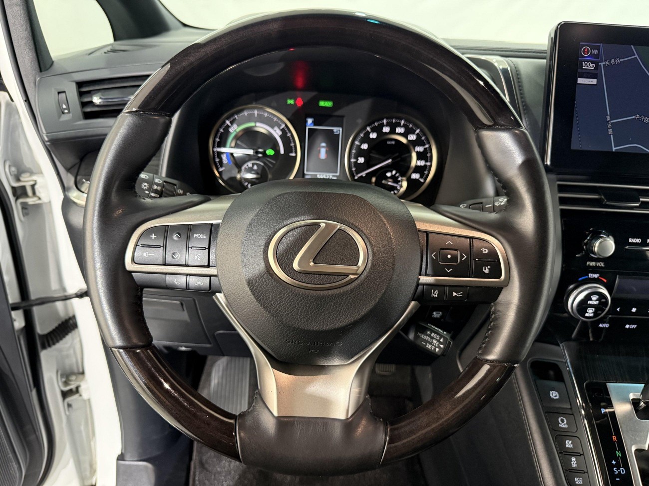 Lexus LM 300h 2020