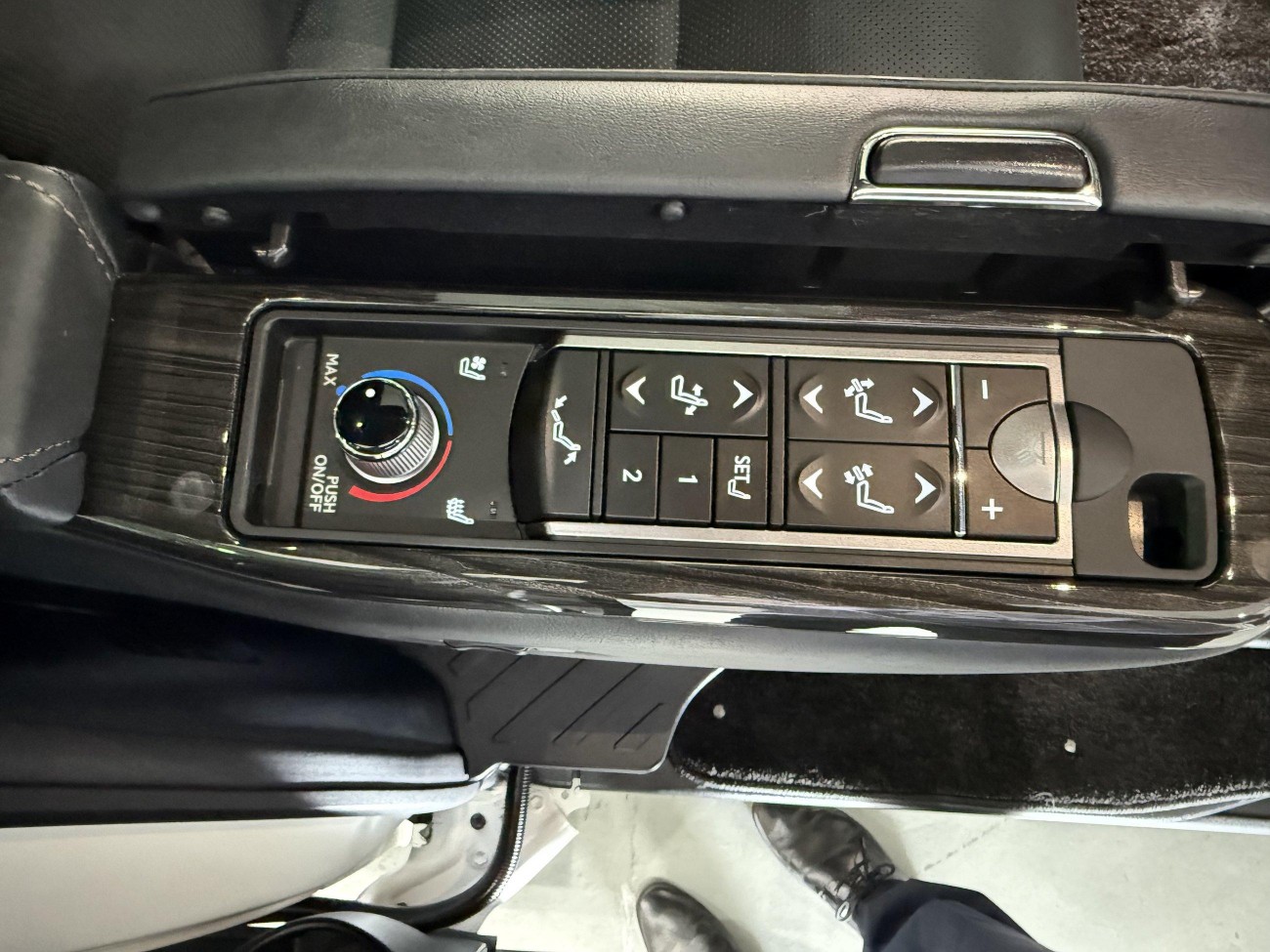 Lexus LM 300h 2020