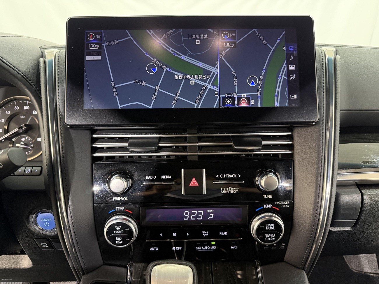 Lexus LM 300h 2020
