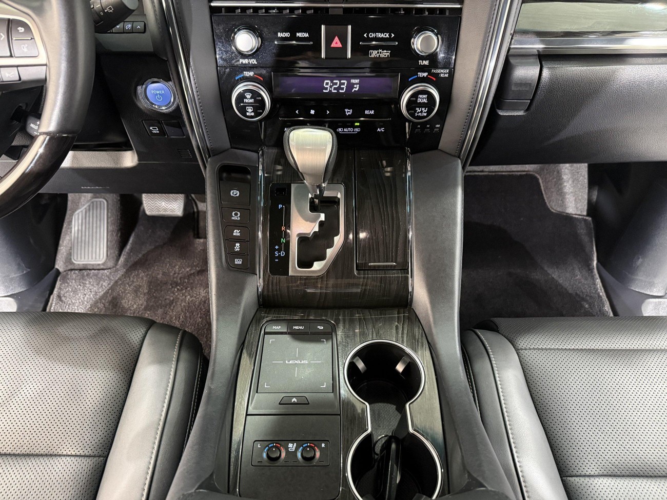 Lexus LM 300h 2020