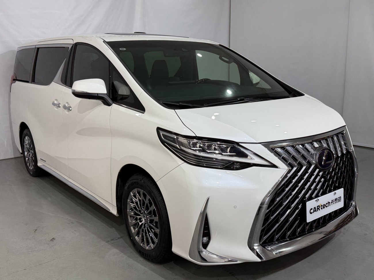 Lexus LM 300h 2020