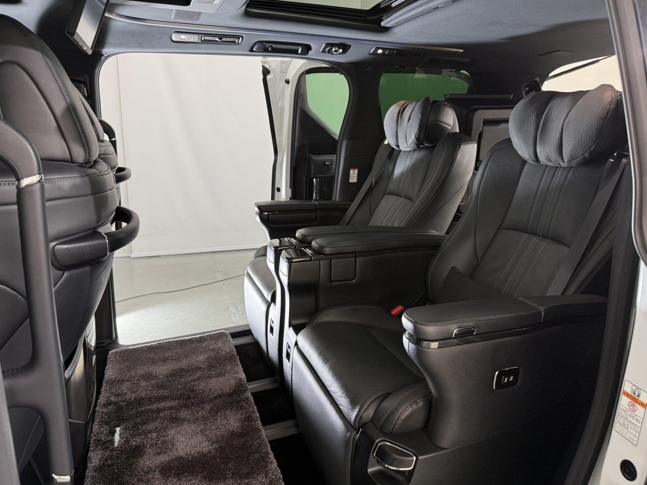 Lexus LM 300h 2020
