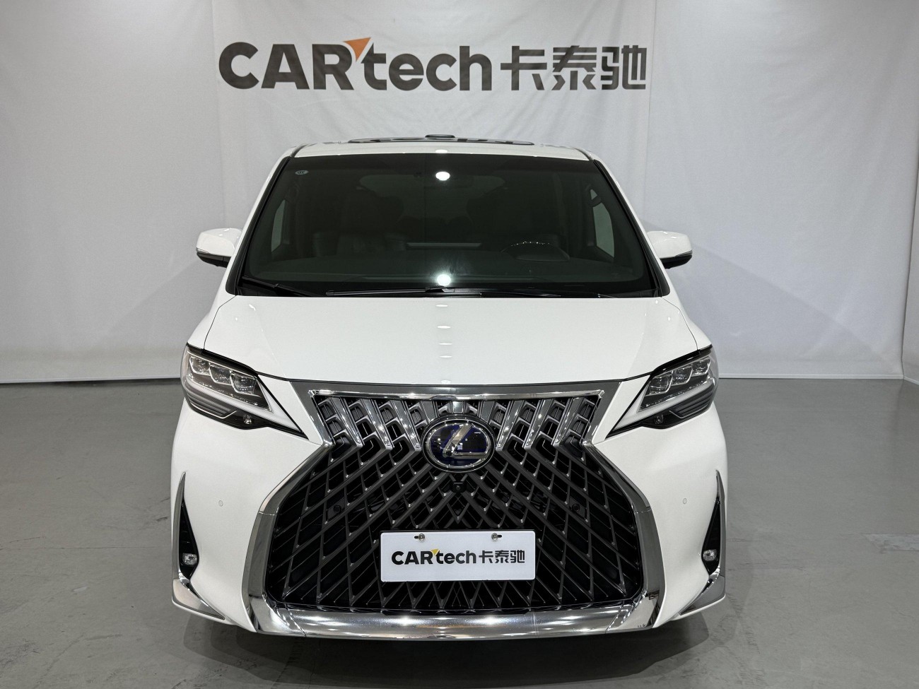 Lexus LM 300h 2020