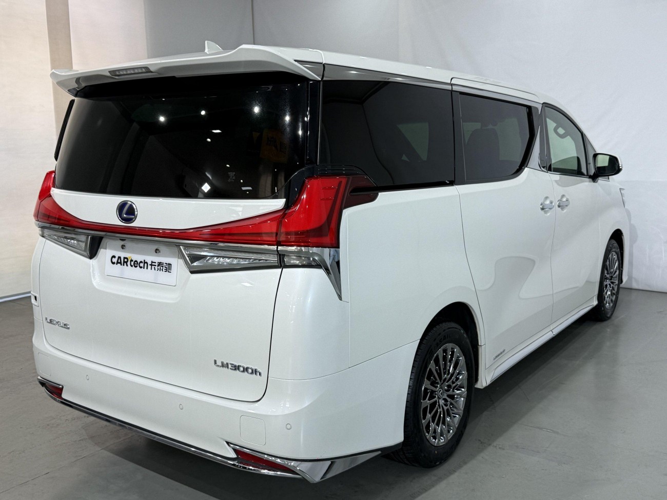 Lexus LM 300h 2020