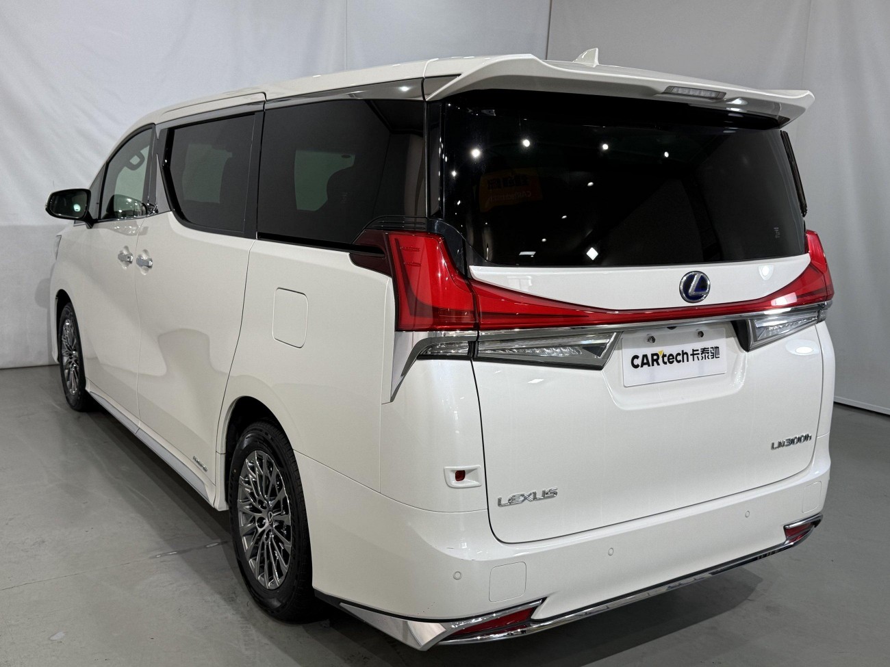Lexus LM 300h 2020