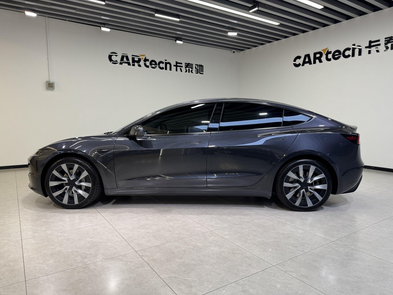 Tesla Model 3 2024