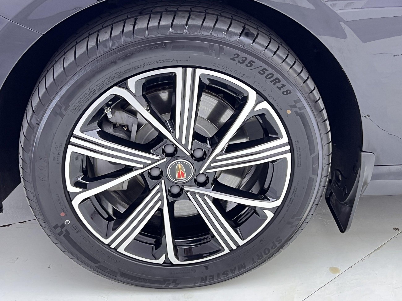 Hongqi H5 2025