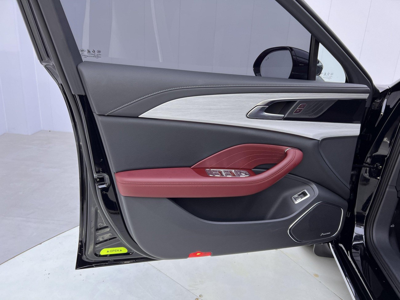 Hongqi H5 2025