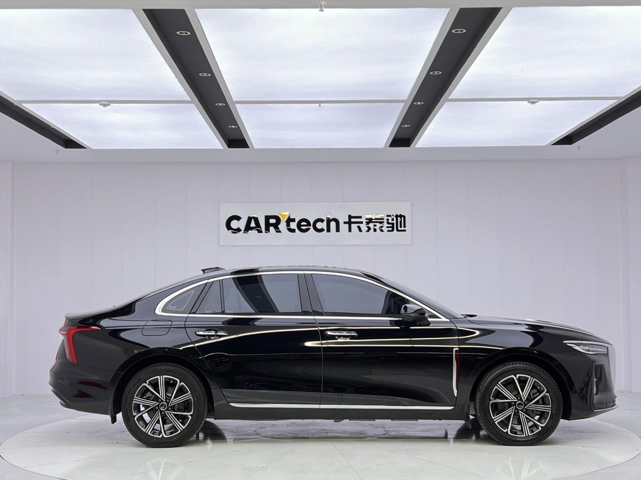 Hongqi H5 2025