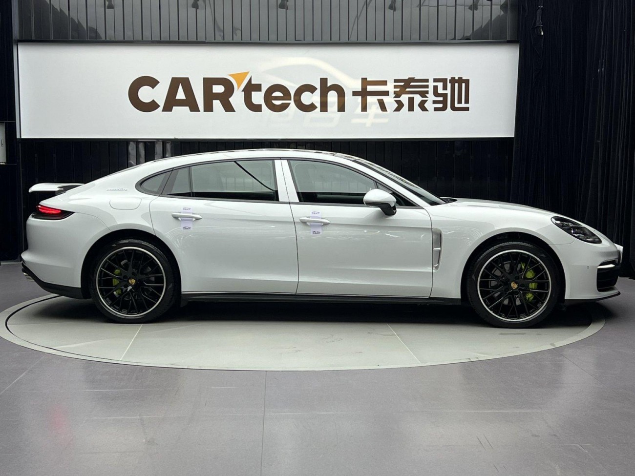Porsche Panamera 2023
