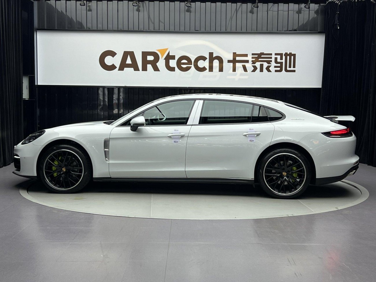 Porsche Panamera 2023