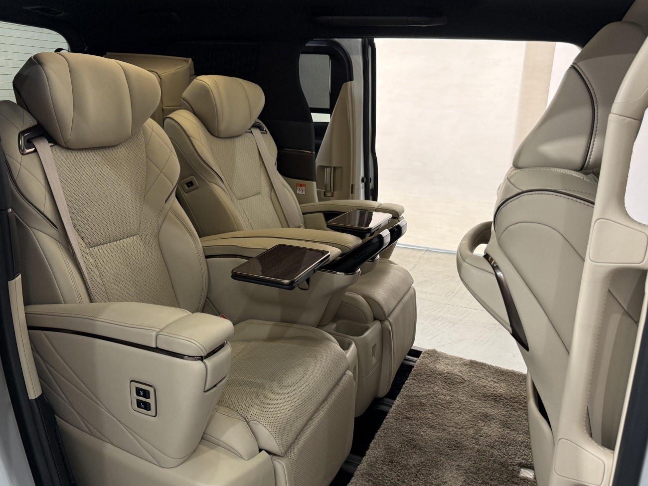 Toyota Alphard 2024