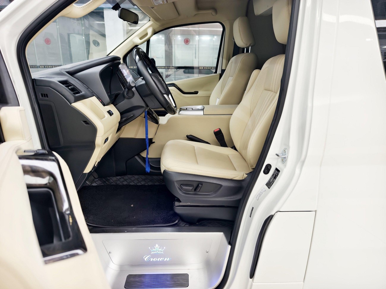 Toyota HiAce 2023