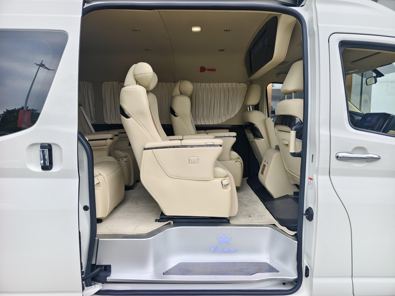 Toyota HiAce 2023