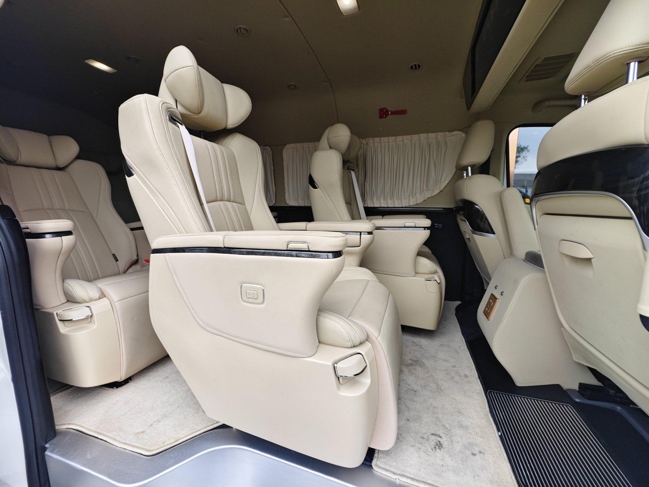 Toyota HiAce 2023