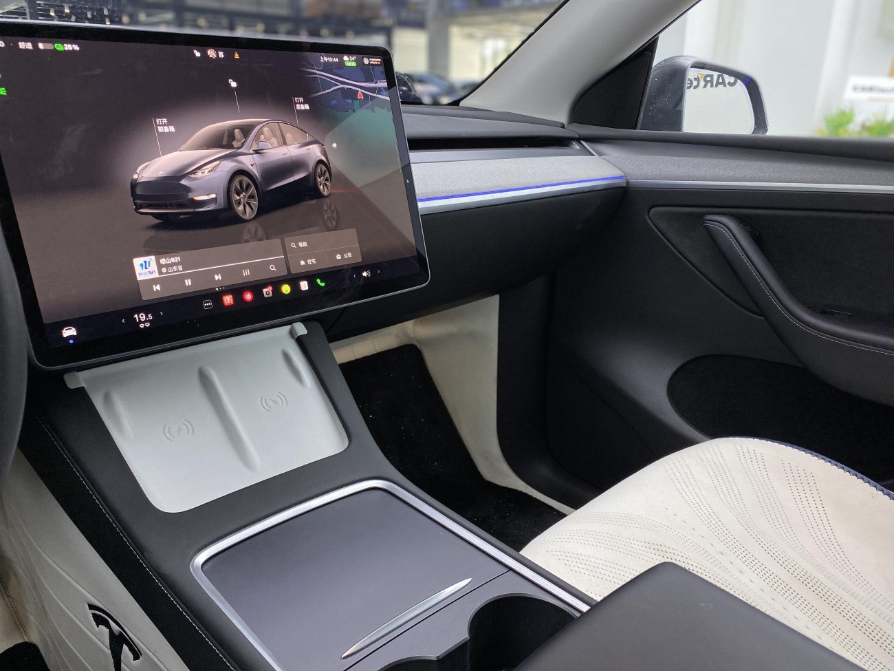 Tesla Model Y 2024