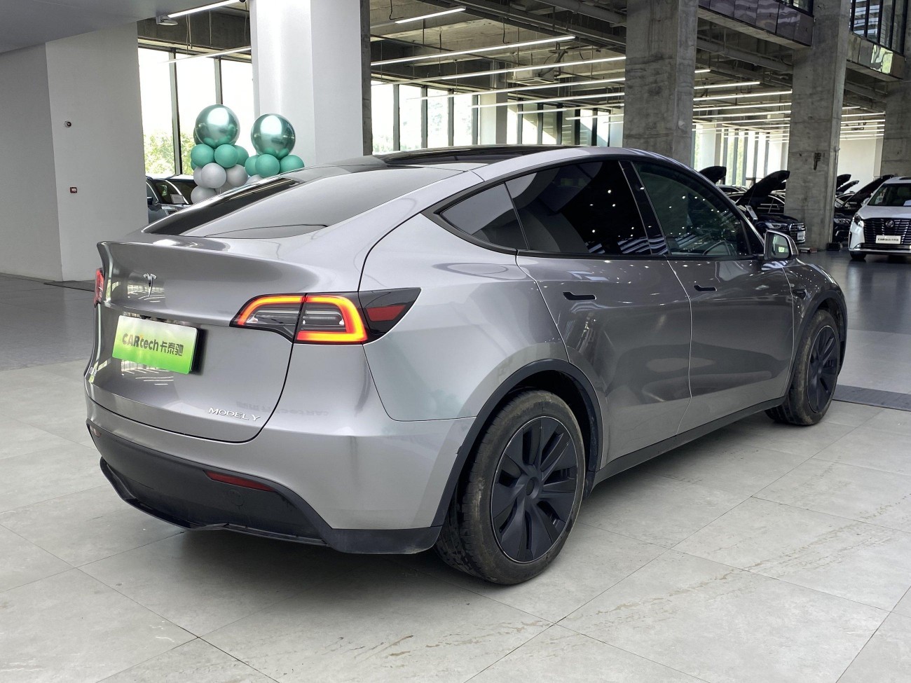 Tesla Model Y 2024