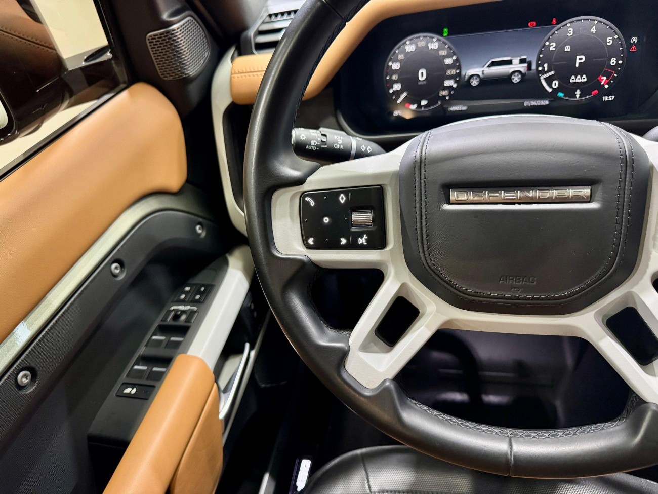 Land Rover Defender 2023