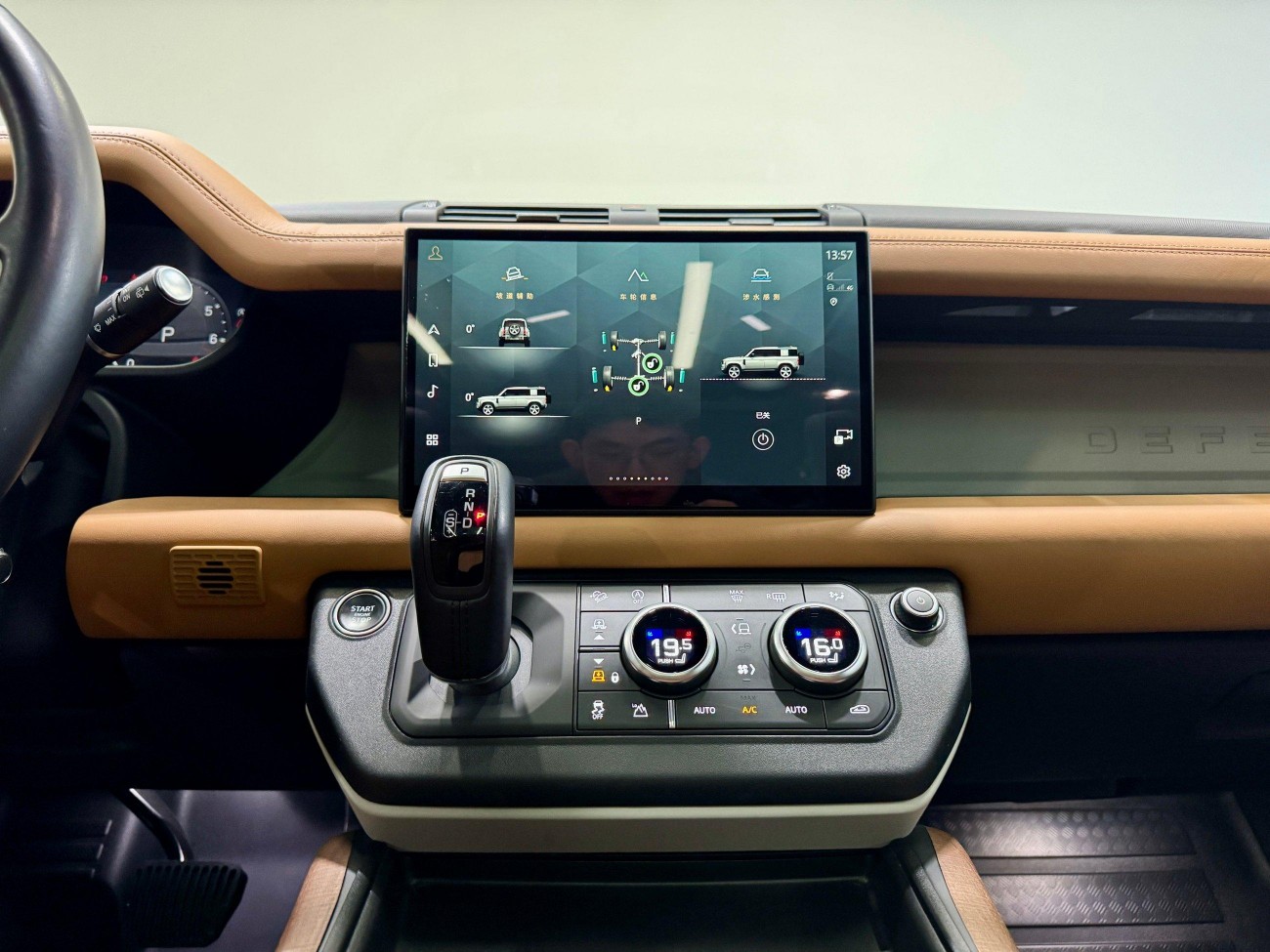 Land Rover Defender 2023