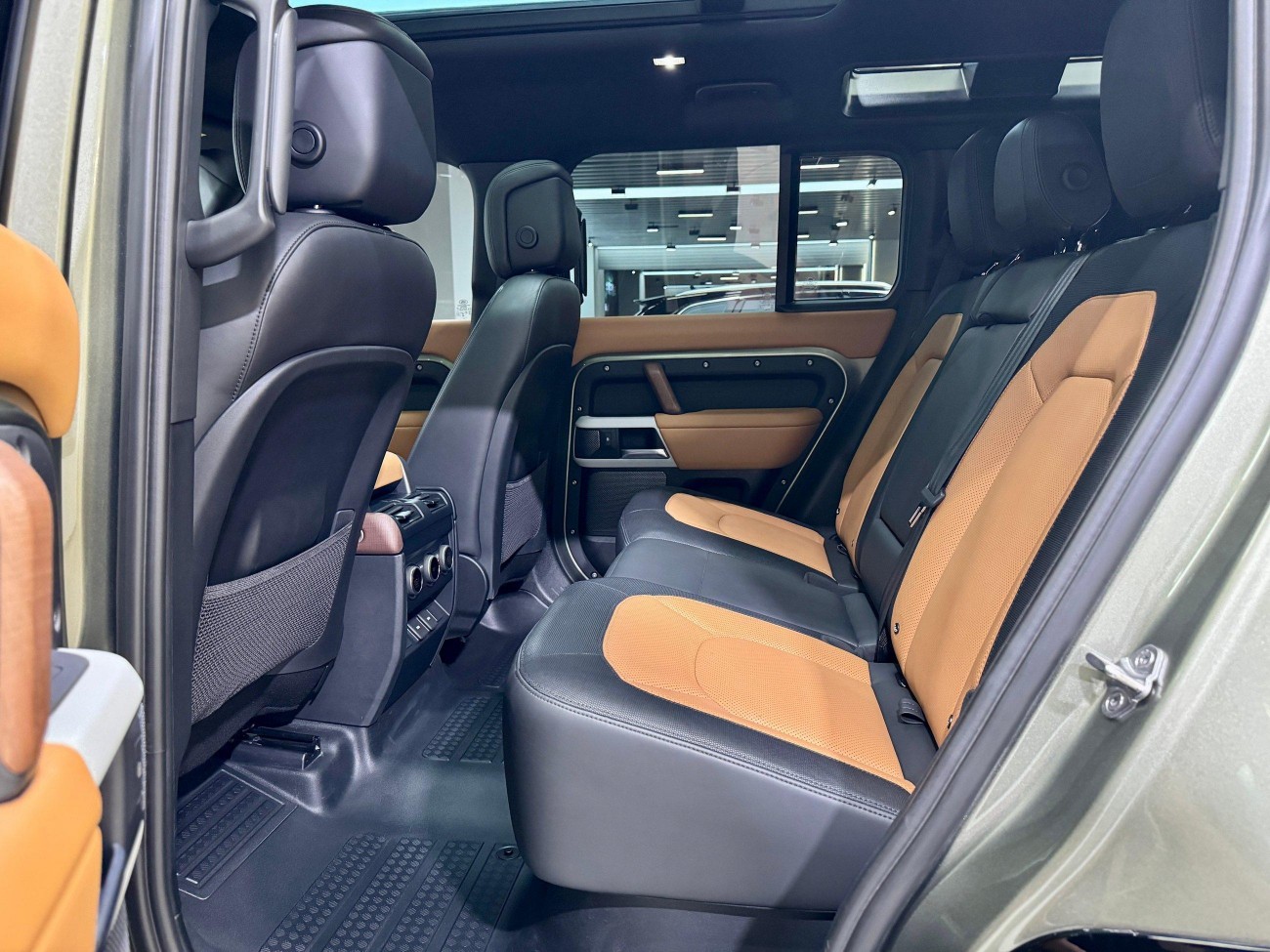 Land Rover Defender 2023