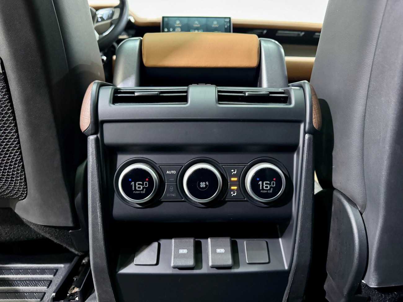 Land Rover Defender 2023