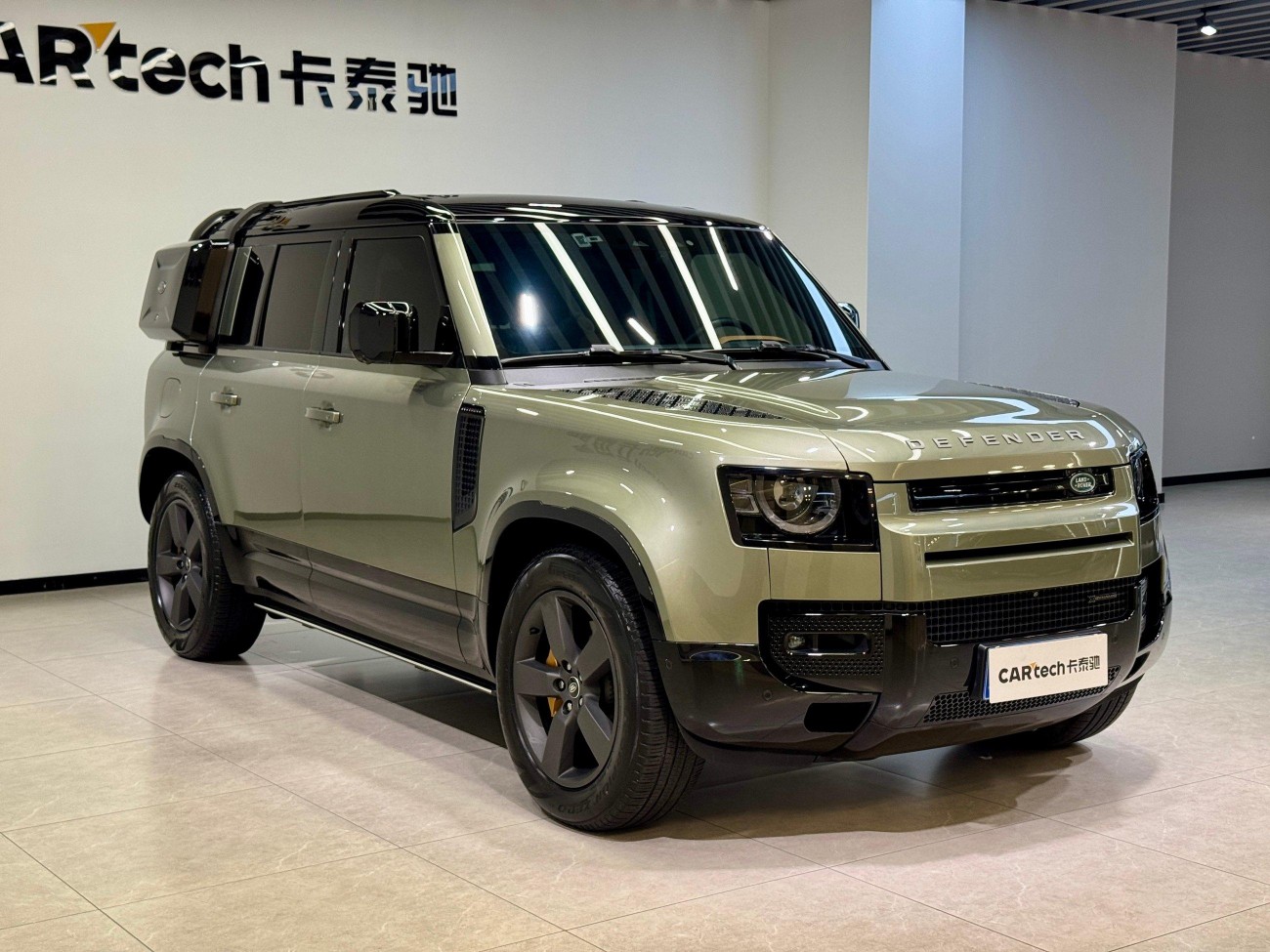 Land Rover Defender 2023