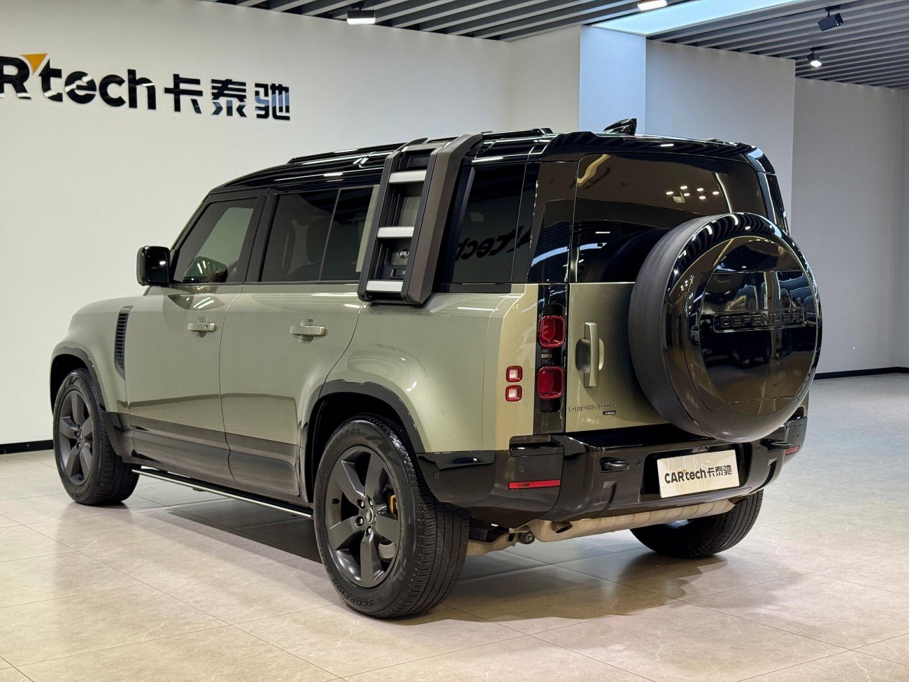 Land Rover Defender 2023