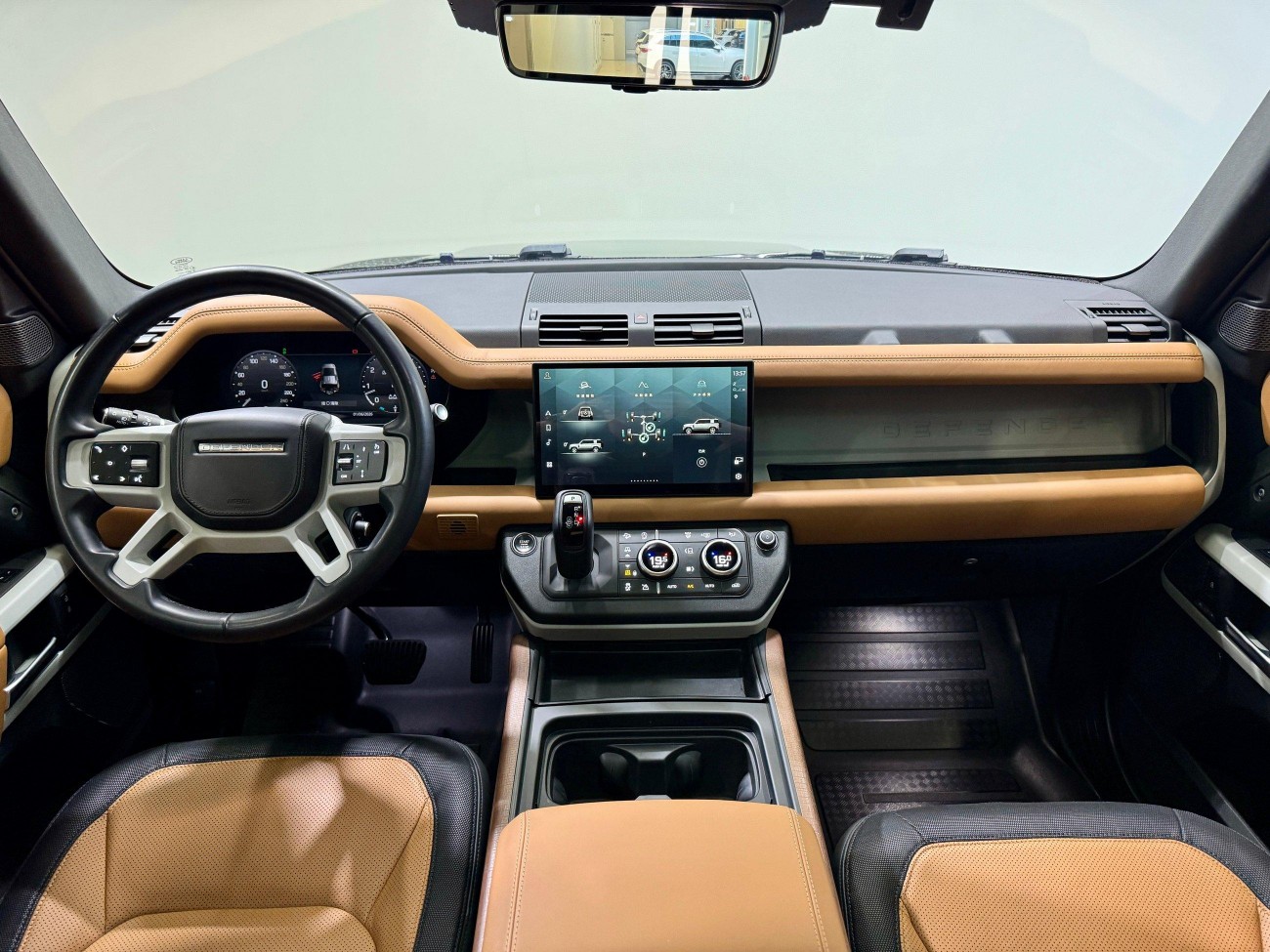Land Rover Defender 2023