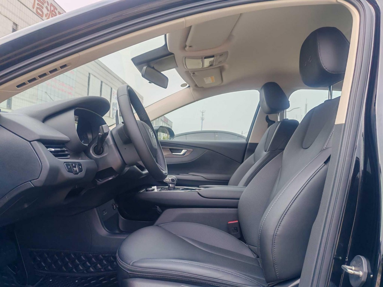 Hongqi QM5 2024