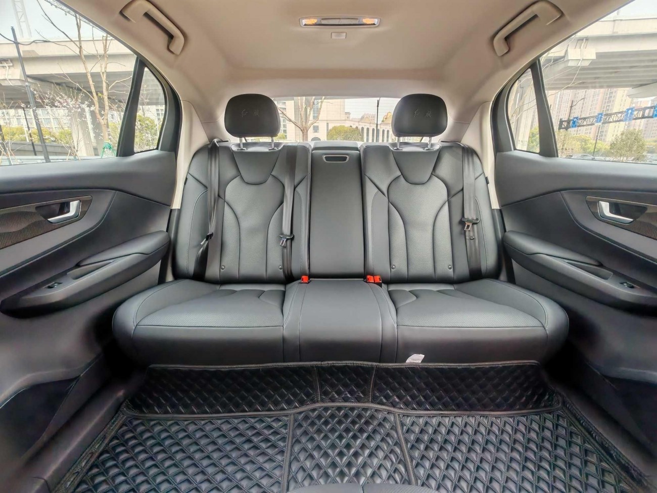 Hongqi QM5 2024