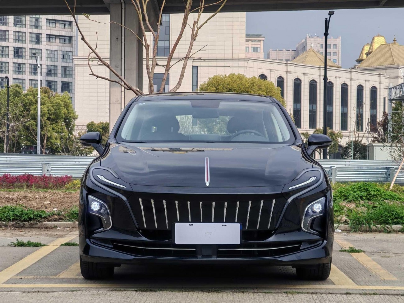Hongqi QM5 2024