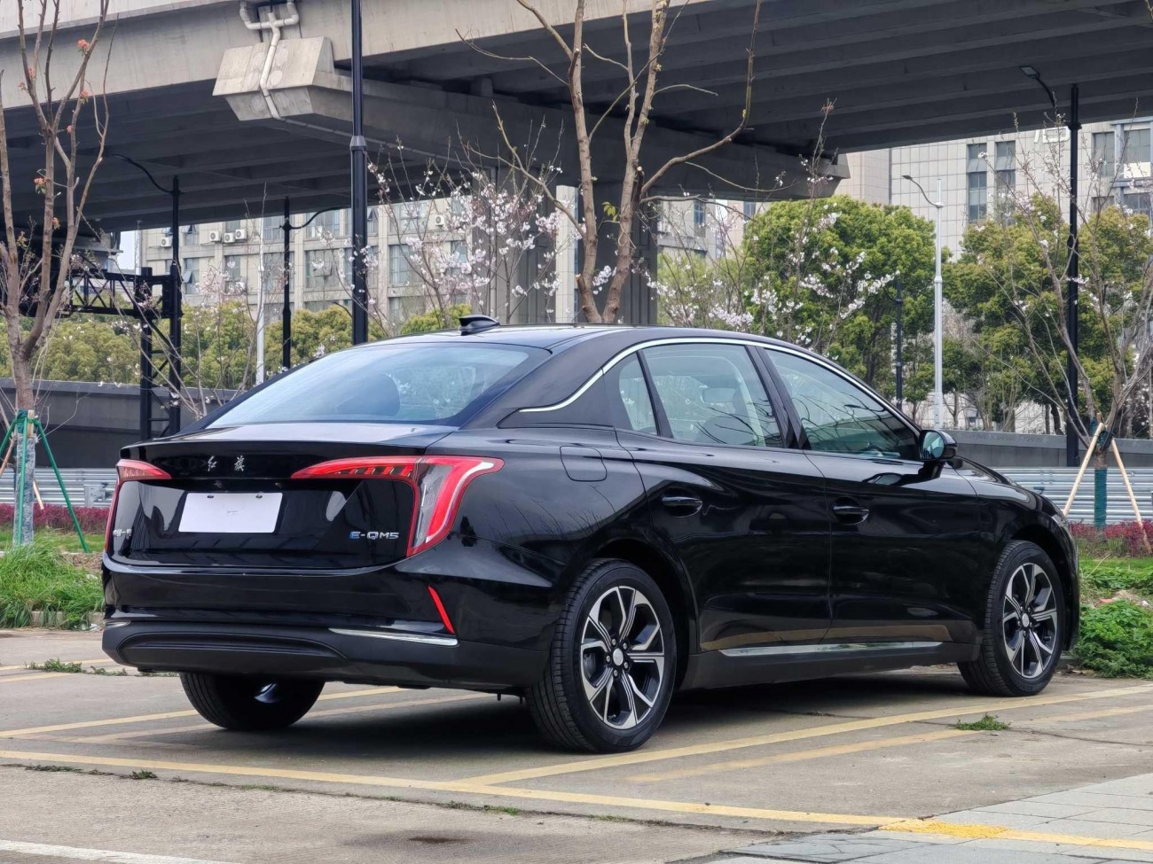 Hongqi QM5 2024