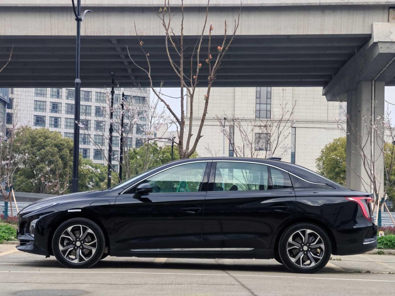 Hongqi QM5 2024