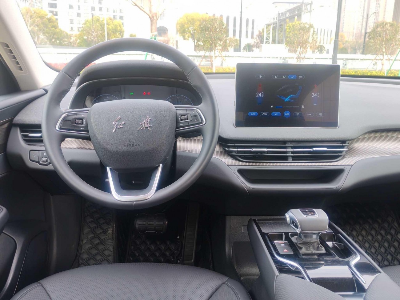 Hongqi QM5 2024