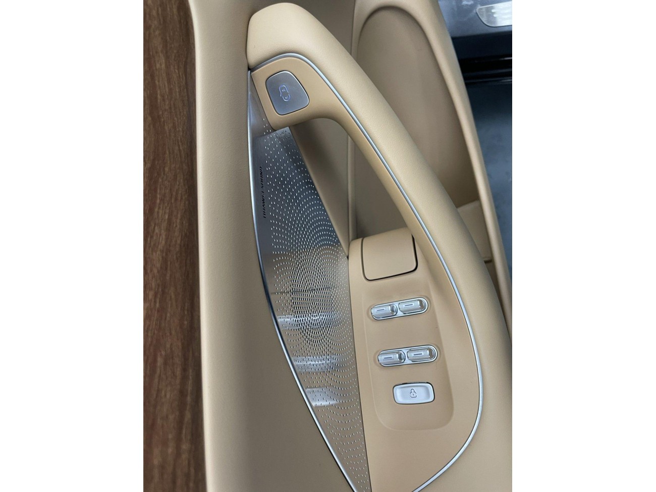 Luxeed R7 2024