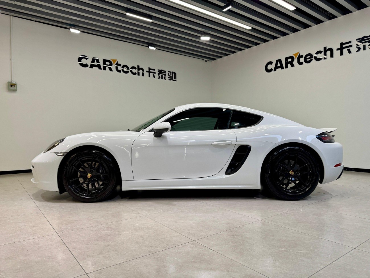Porsche Cayman 2021