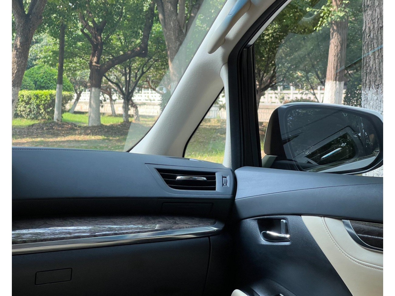 Toyota Vellfire 2019