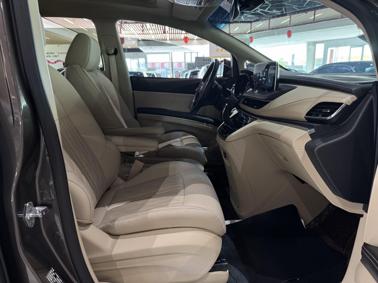 Buick GL8 2023